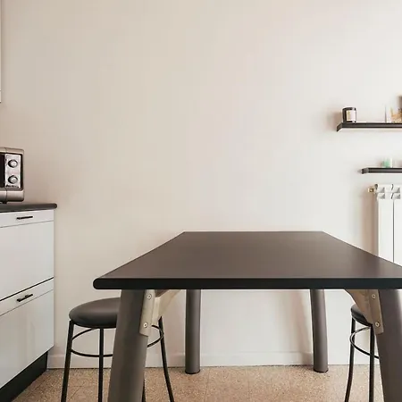 Apartment While Underground And Bus Station A/c