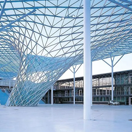 While Underground And Bus Station A/c Milan