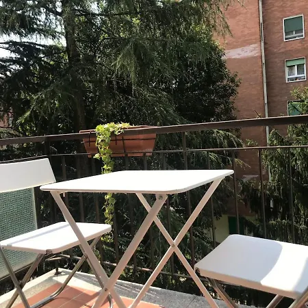 While Underground And Bus Station A/c Apartman Milánó