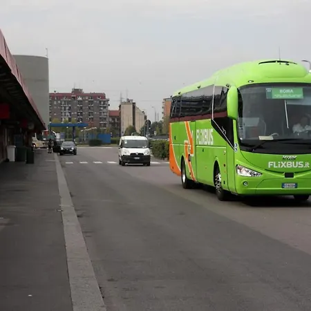 While Underground And Bus Station A/c Apartman